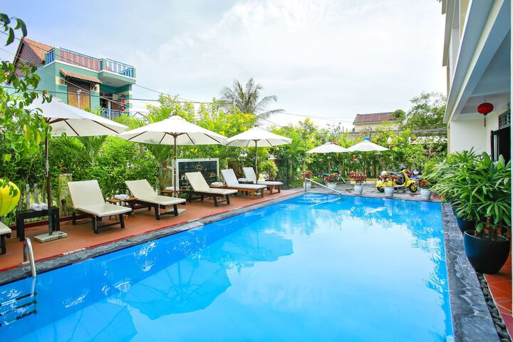 Pool Hotel