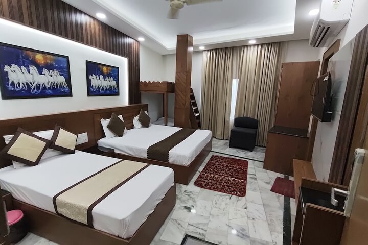 Room 9 of 42