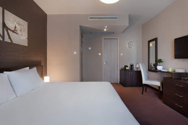 Room 14 of 49