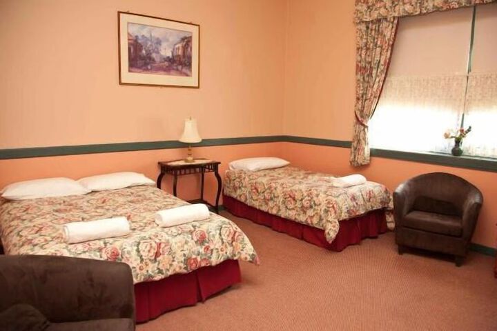 Room 6 of 16