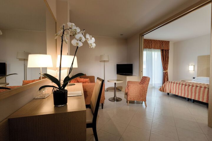 Room 9 of 49