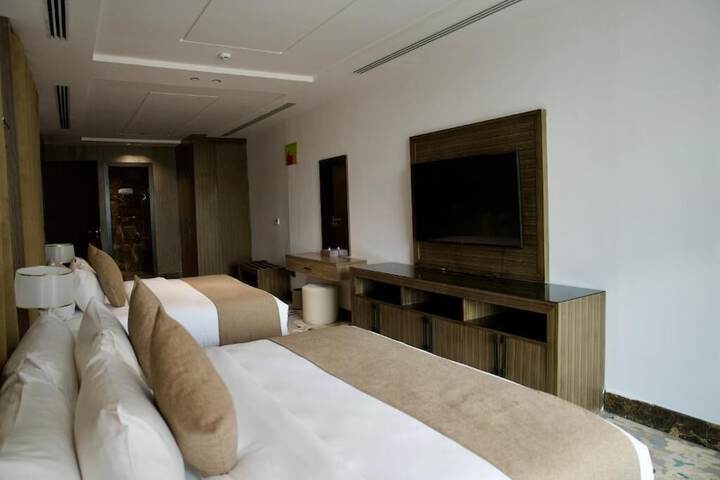 Room 18 of 100