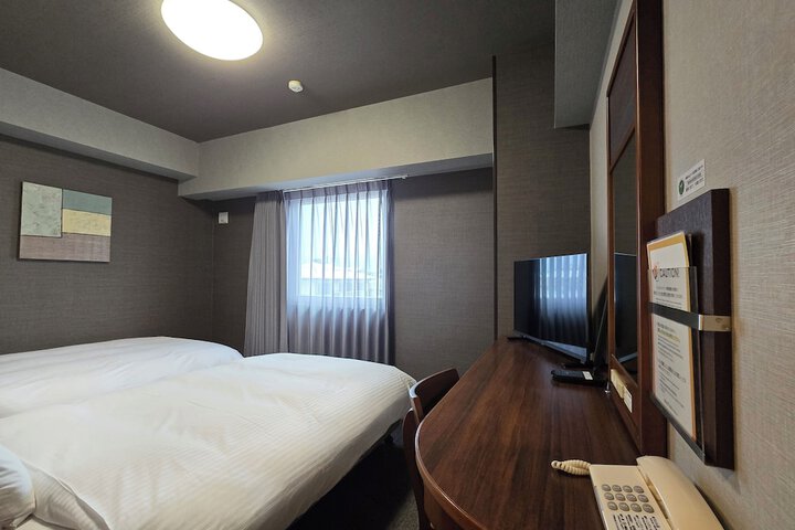 Room 3 of 28