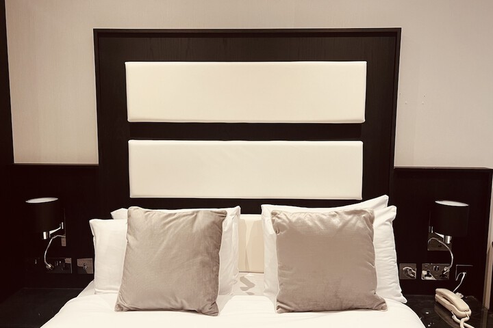 Room 10 of 90