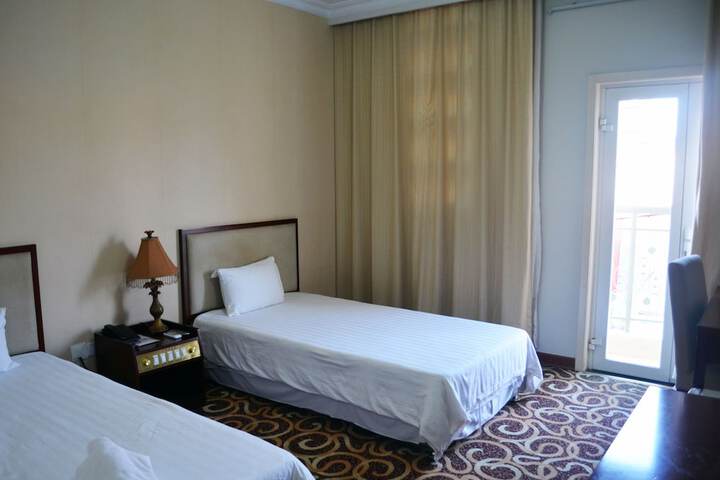 Room 7 of 66