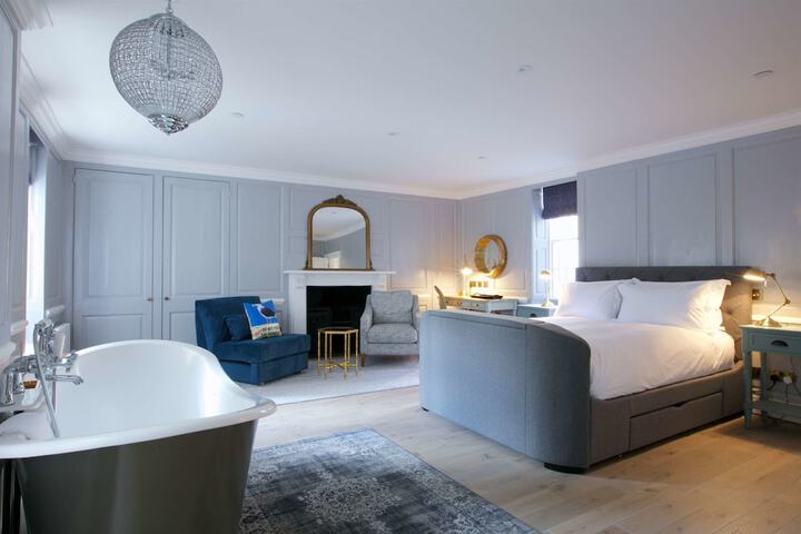 Room 10 of 49