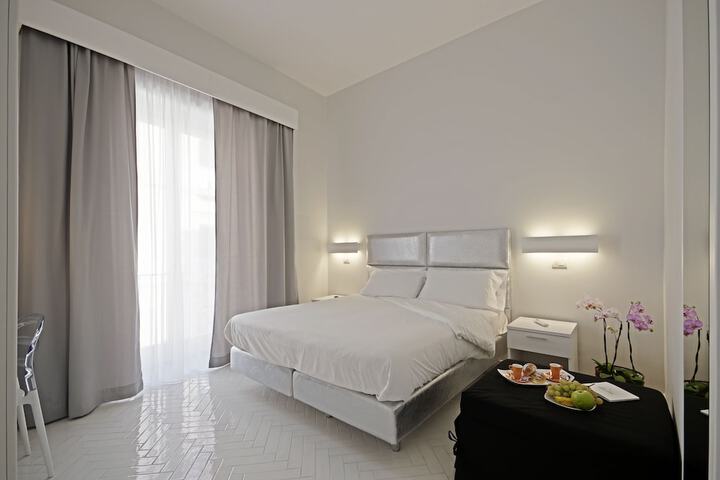 Room 6 of 14