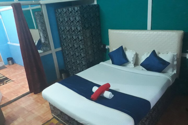 Room 5 of 8