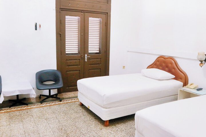 Room 6 of 25