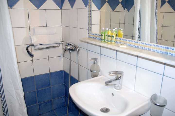 Room 14 of 28