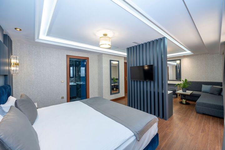 Room 52 of 144