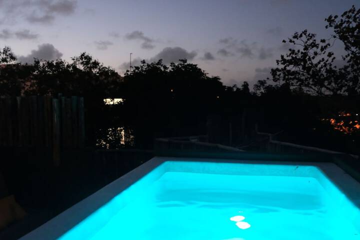 Pool 21 of 33