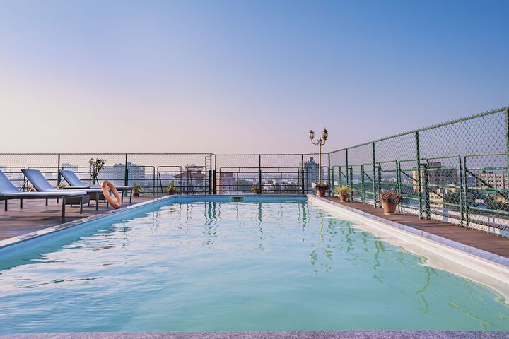 Hotel with Pool