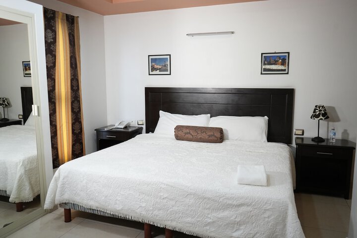 Room 21 of 38