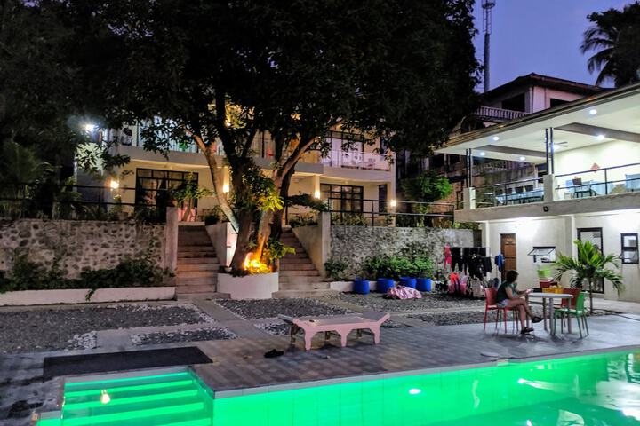 Pool 19 of 45