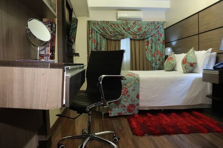 Room 15 of 80