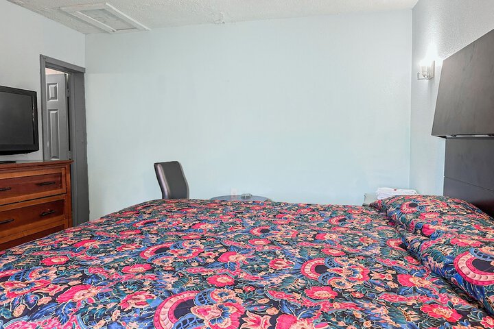 Room 6 of 110