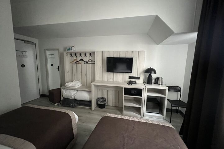 Room 10 of 23