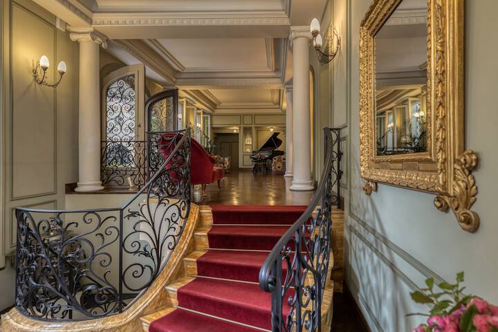 Entrance & Lobby