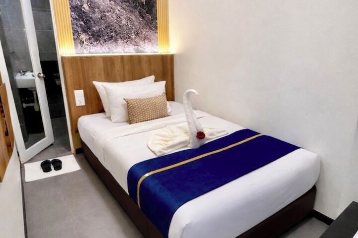 Room 14 of 20