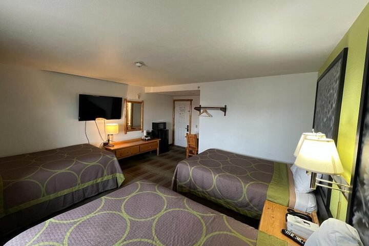 Room 13 of 28