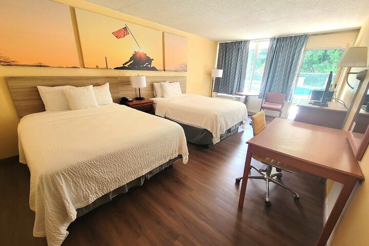 2 Queen Beds (3 of 12)