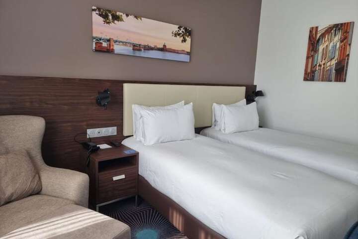Room 12 of 64