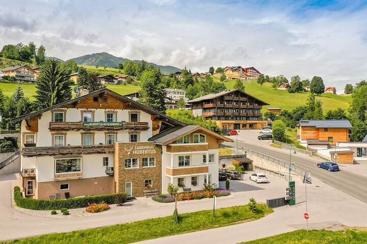 Landhaus Hubertus Wellness &  Breakfast in Schladming