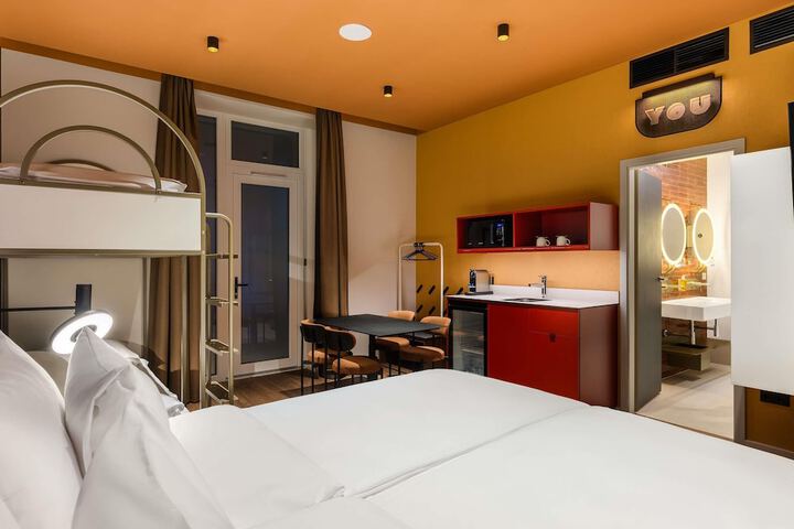 Room 37 of 170