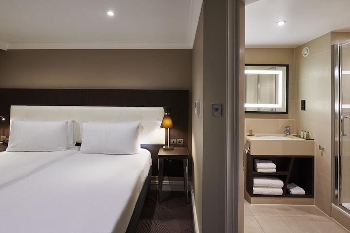 Room 44 of 128