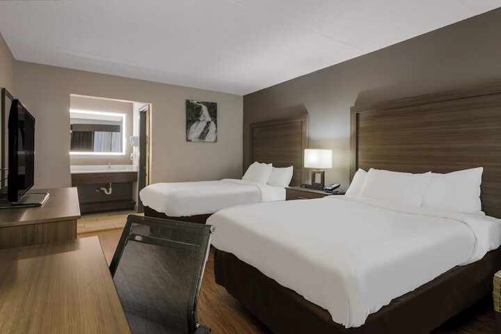 2 Double Beds (6 of 6)