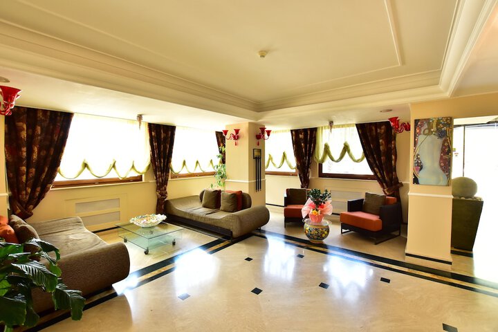 Entrance & Lobby