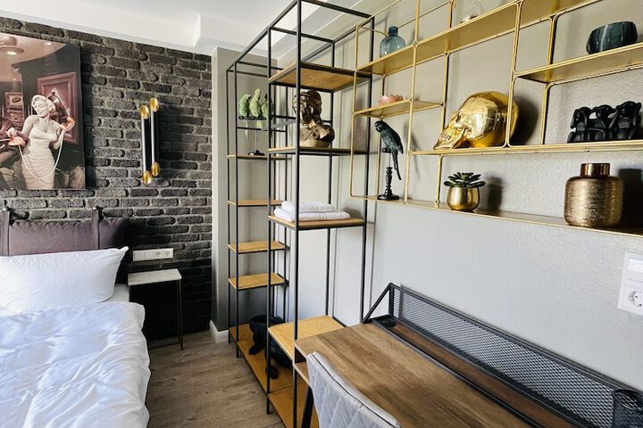 Room 34 of 63