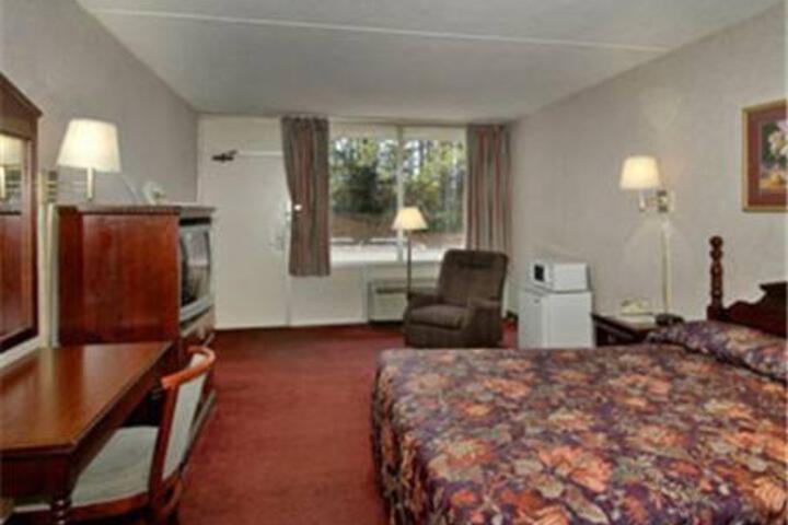 Room 6 of 9