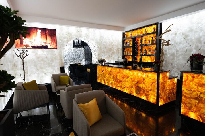 Lounge 50 of 56
