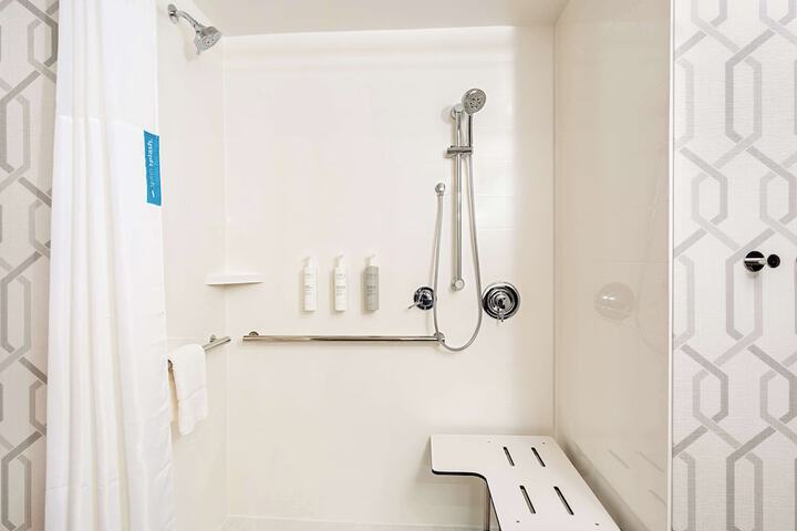 2 Queen Beds Hearing Accessible (7 of 11)