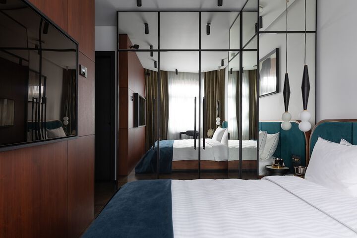 Room 27 of 90