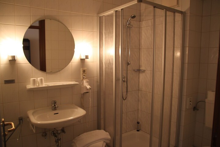 Room 12 of 30