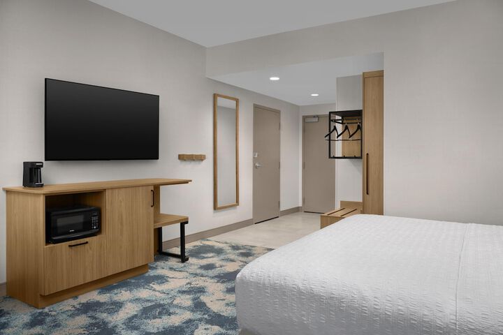 Room 13 of 38