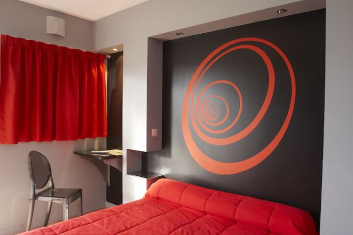 Room 7 of 65