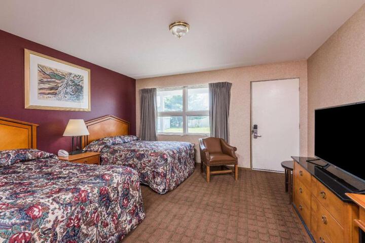 2 Double Beds (2 of 2)