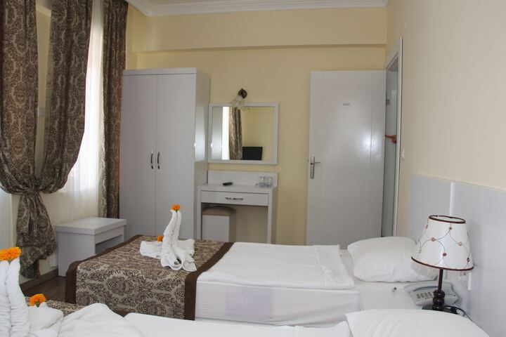 Room 4 of 61