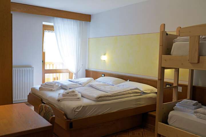 Room 15 of 53