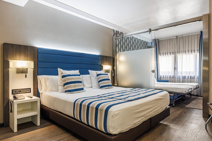 Room 37 of 141