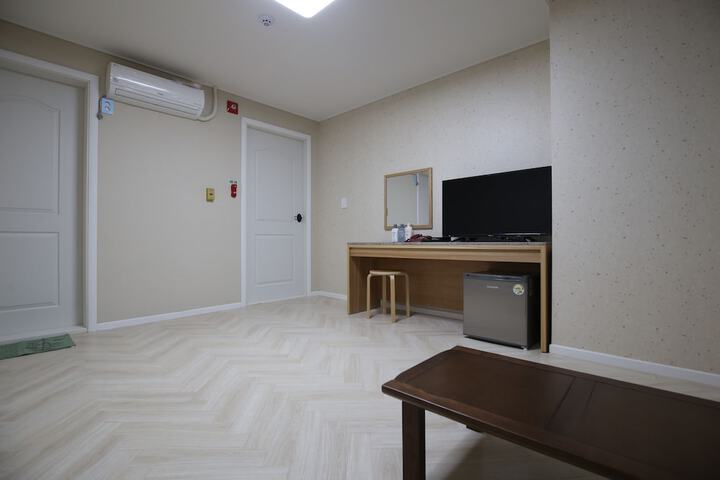 Room 29 of 53