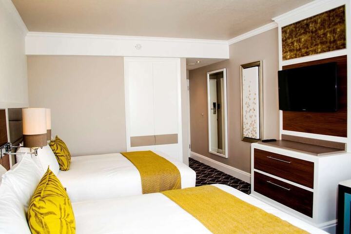 Room 10 of 27