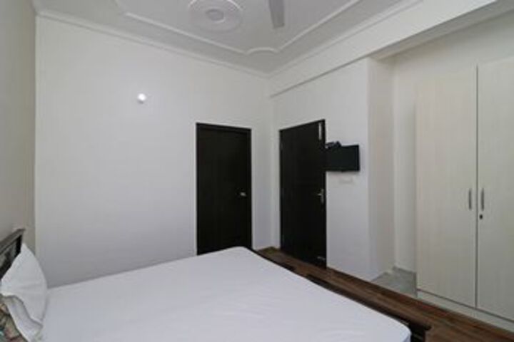 Room 11 of 21