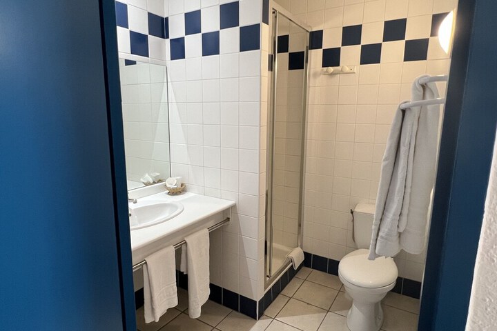 Room 12 of 22
