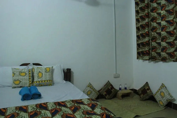 Room 5 of 12