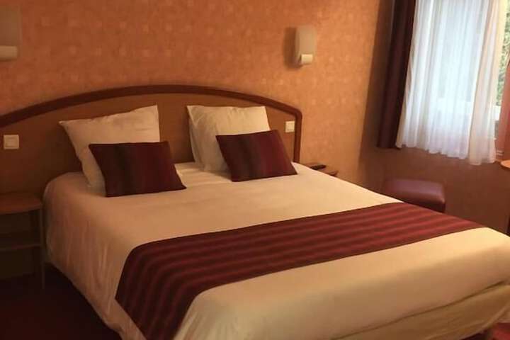 Room 18 of 138